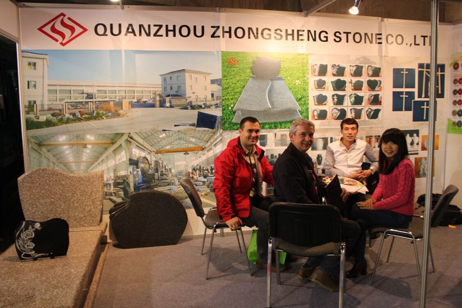 Zhongsheng Stein besuchen 2014 Denkmalausstellung in Polen