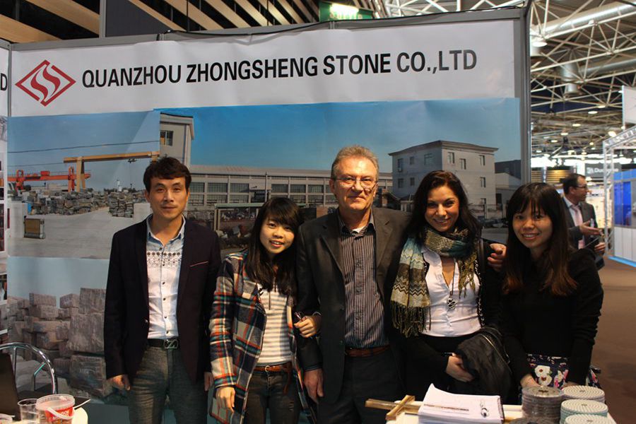 Zhongsheng Stein besuchen 2014 Denkmalausstellung in Frankreich